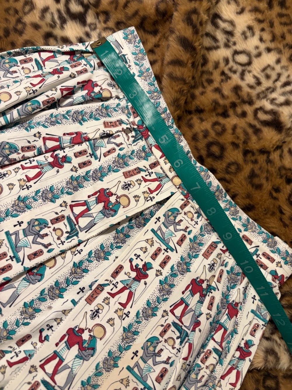 Adorable VINTAGE Egyptian print skirt. - Picture 6 of 7